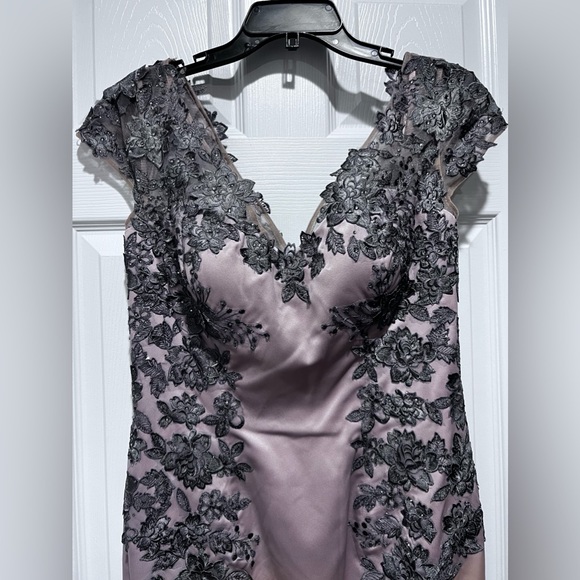 NWT La Femme - 21683 Lace Embellished Cocktail Dress size
8 / Champagne/Gray - Picture 3 of 11